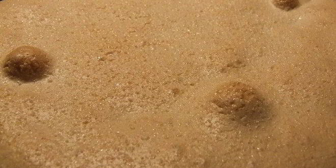 Рецепт брусничного пая под хрустящим облаком из безе