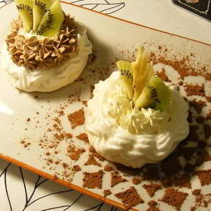 Рецепт Корзинок безе с кремом Шарлотт и фруктами