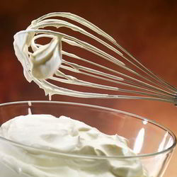 Рецепт Мокрого безе для украшения торта