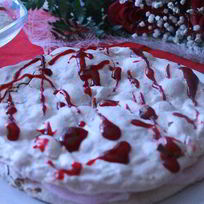 Рецепт Орехового торта-безе с малиновым кремом