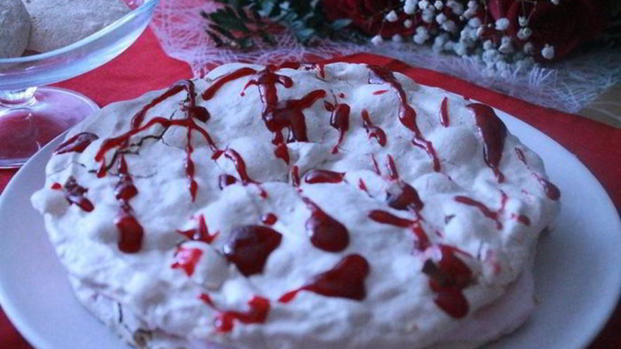 Рецепт орехового торта-безе с малиновым кремом