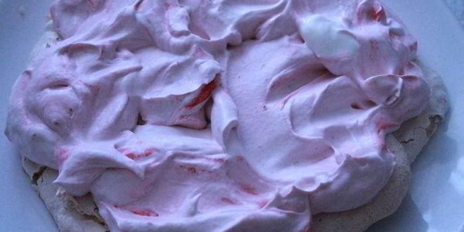 Рецепт орехового торта-безе с малиновым кремом