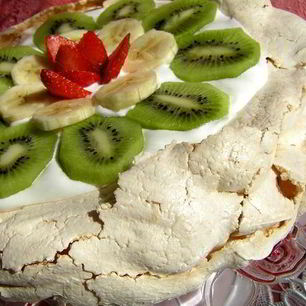 Рецепт Торта-безе со взбитыми сливками и фруктами