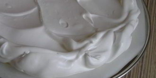 Рецепт торта-безе со взбитыми сливками и фруктами