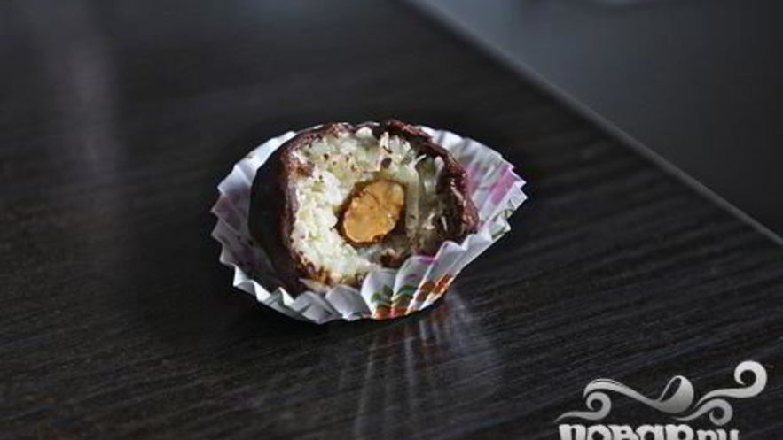 Рецепт кокосовых конфет с миндалем и шоколадом