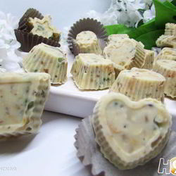 Рецепт Конфет из белого шоколада с орехами и цукатами