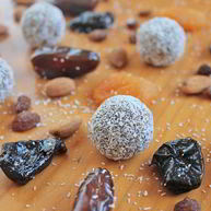 Рецепт Полезных конфет из орехов и сухофруктов