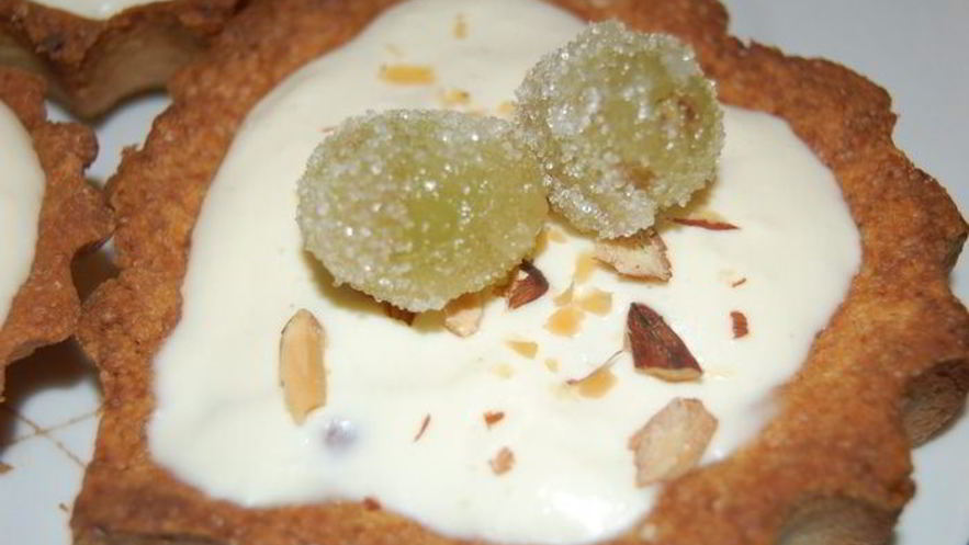 Рецепт корзиночек панна-котта с фруктами в снегу