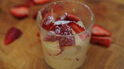 Рецепт Бисквита с клубникой и сливочным кремом