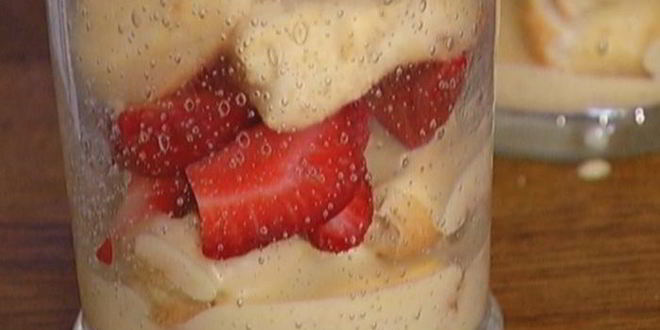 Рецепт бисквита с клубникой и сливочным кремом