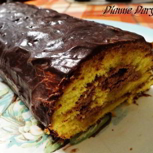 Рецепт Бисквитного рулета на ромовой пропитке с шоколадно-масляным кремом под шоколадной глазурью