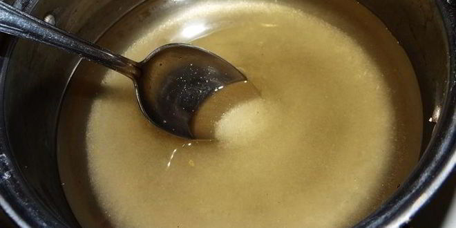 Рецепт бисквитного рулета на ромовой пропитке с шоколадно-масляным кремом под шоколадной глазурью