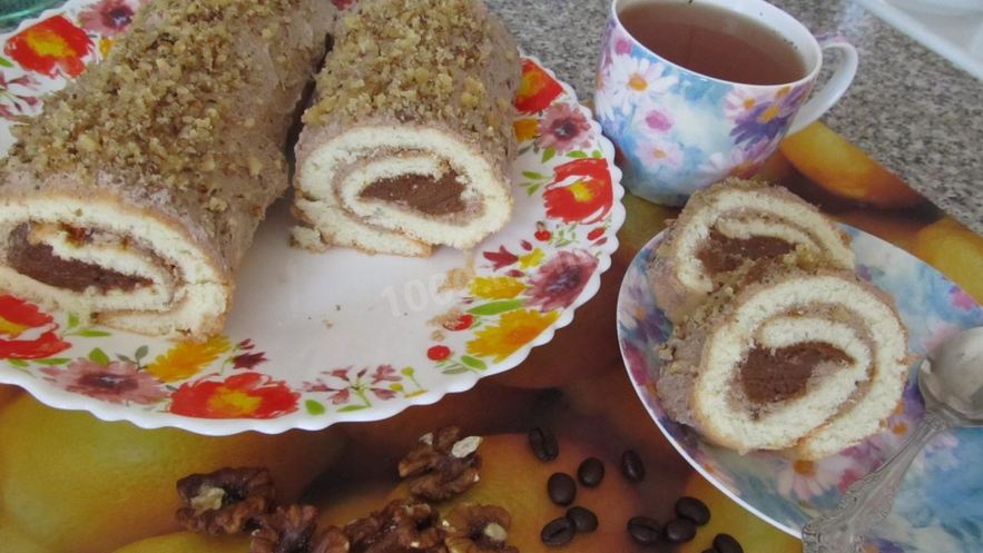 Рецепт бисквитного рулета с кофейной начинкой и банановым кремом