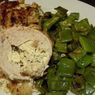 Рецепт Куриных грудок, фаршированных крем-чизом Филадельфия, фетой и ароматными травами