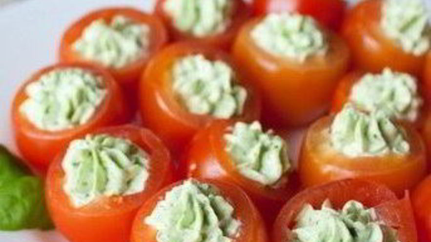 Рецепт помидоров черри, фаршированные сырным кремом с базиликом