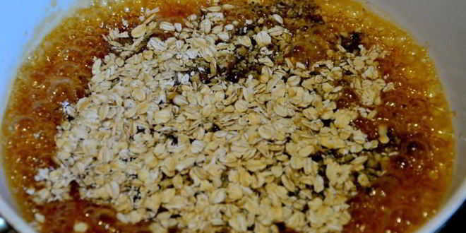 Рецепт бананового мороженого с овсяным грильяжем