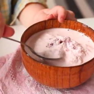 Рецепт Домашнего клубничного мороженого в пакете