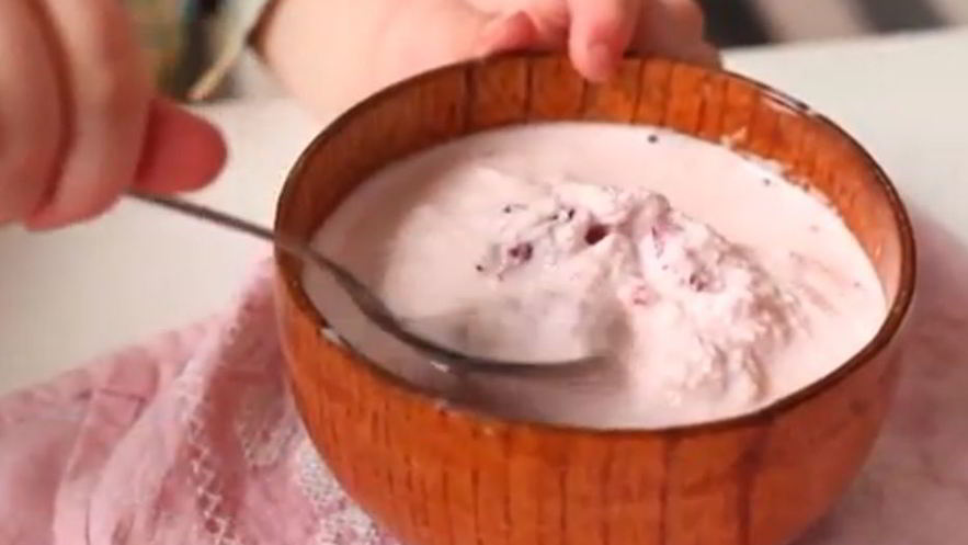 Рецепт домашнего клубничного мороженого в пакете