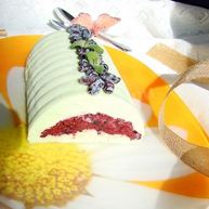 Рецепт Мороженого-полена с фисташками и жимолостью