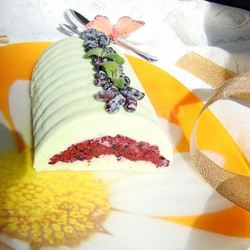 Рецепт Мороженого-полена с фисташками и жимолостью