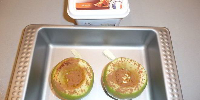 Рецепт печеных яблок с пломбиром