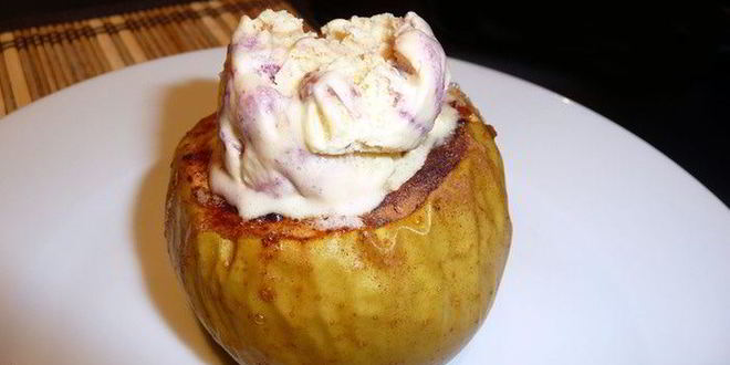 Рецепт печеных яблок с пломбиром