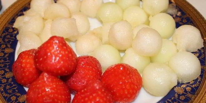 Рецепт безе с шоколадным муссом и фруктами