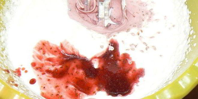 Рецепт бисквита с нежным сливочно-смородиновым муссом