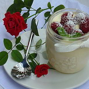 Рецепт Крема-мусса из белого шоколада Роза-малина