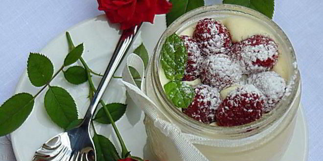 Рецепт крема-мусса из белого шоколада роза-малина