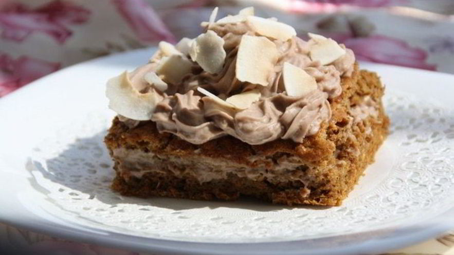 Рецепт легкого кофейного бисквита с кокосовым муссом