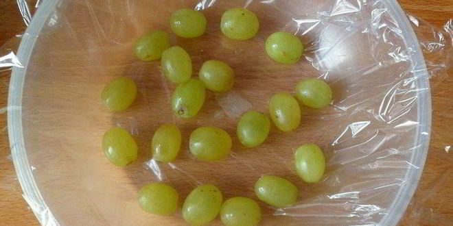 Рецепт персикового мусса-желе с виноградом и лепестками миндаля