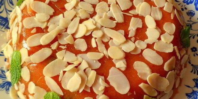 Рецепт персикового мусса-желе с виноградом и лепестками миндаля