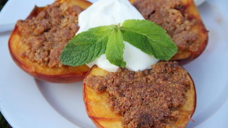 Рецепт персиков, запеченных с амаретти