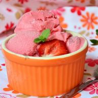 Рецепт Мороженого домашний клубничный щербет из йогурта