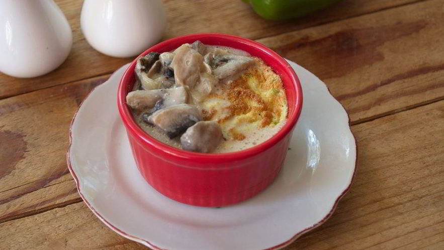Рецепт суфле из кабачков с грибным соусом