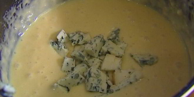 Рецепт суфле с голубым сыром и мускатным орехом