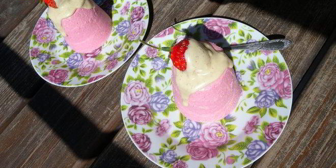 Рецепт творожного суфле с белым шоколадом и клубникой