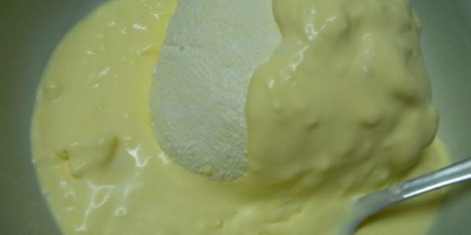 Рецепт творожного суфле с белым шоколадом и клубникой