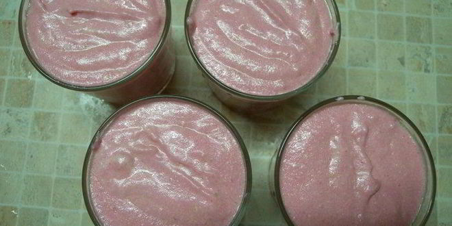 Рецепт творожного суфле с белым шоколадом и клубникой