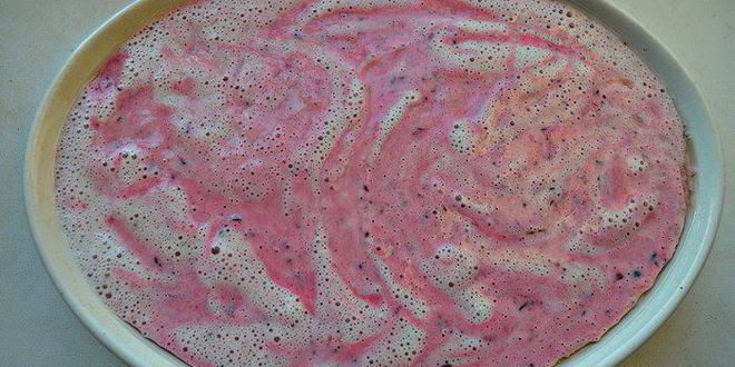 Рецепт творожного суфле с черной смородиной