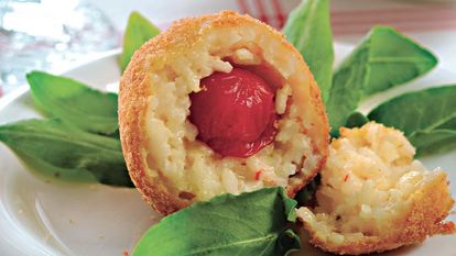 Рецепт Аранчинь с помидорами и базиликом