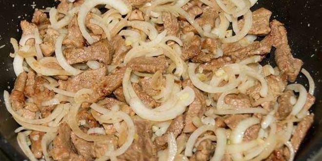 Рецепт азу из говядины с солеными огурцами