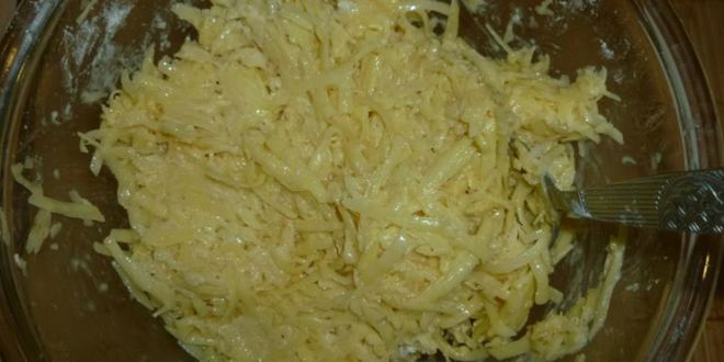 Рецепт драников с сыром и горчичным соусом