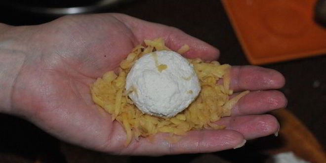 Рецепт драников с творожными шариками