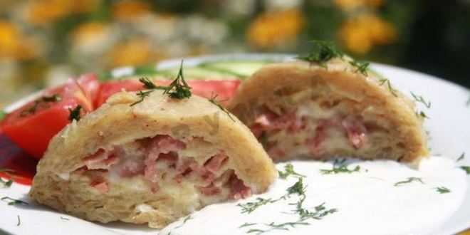 Рецепт картофельных колдунов с сосисками и сыром в микроволновке