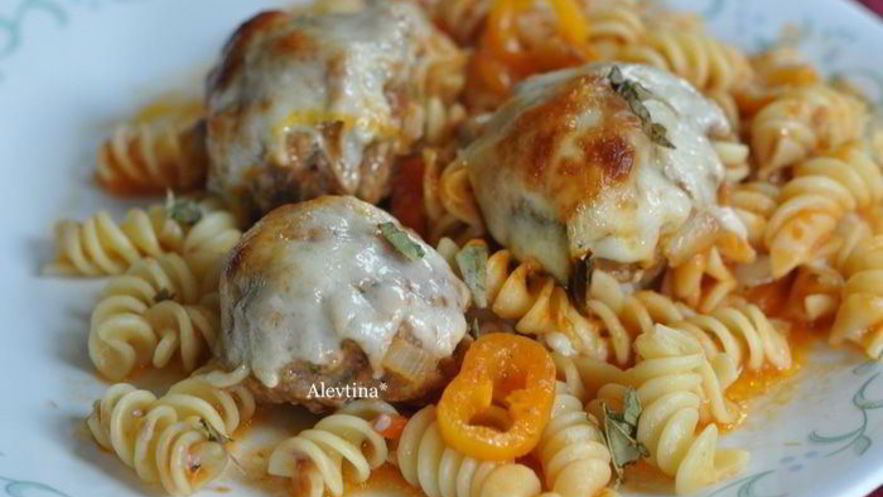 Рецепт фрикаделек с пастой и соусом