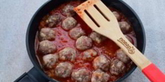 Рецепт фрикаделек с томатным соусом и яйцом