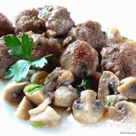Рецепт Фрикаделек в соусе с шампиньонами