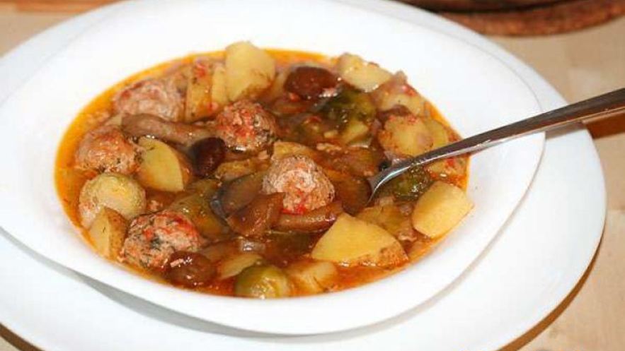 Рецепт грибов с фрикадельками в горшочках